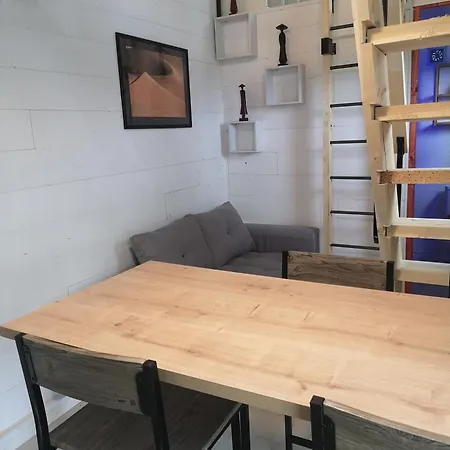 Tiny House Proche De La Sans Draps Ni Serviettes